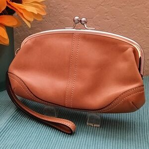 Coach Vtg Leather Kisslock Wristlet Clutch Wallet in Camel Silver Hardware
